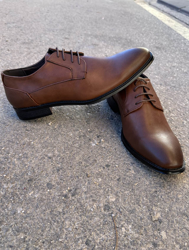 Zapatos marrones de vestir para hombre